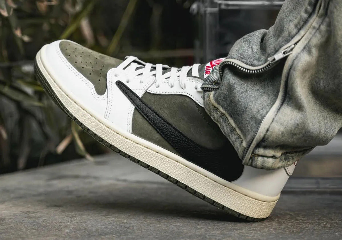 TRAVIS SCOTT X AIR JORDAN 1 LOW OG MEDIUM OLIVE